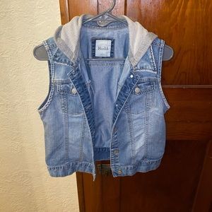 Sleeveless Jean jacket